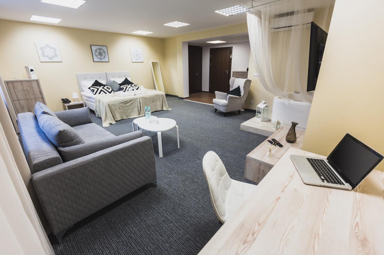 Czarno Na Bialym Hotel Красков Екстериор снимка