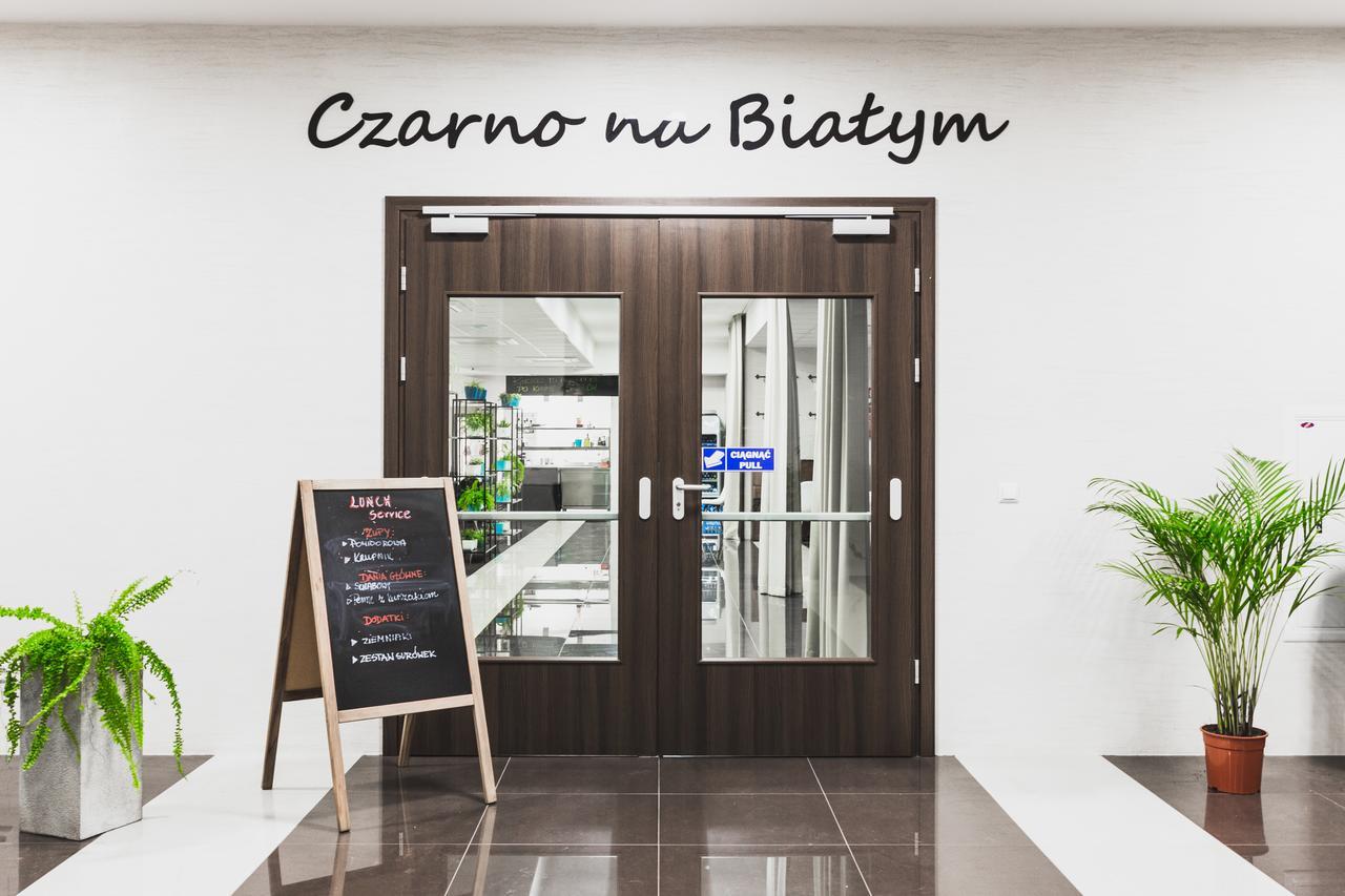 Czarno Na Bialym Hotel Красков Екстериор снимка