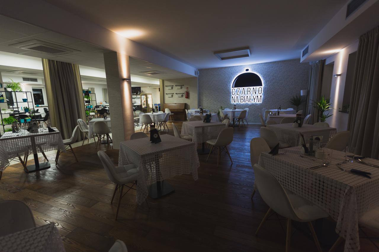 Czarno Na Bialym Hotel Красков Екстериор снимка