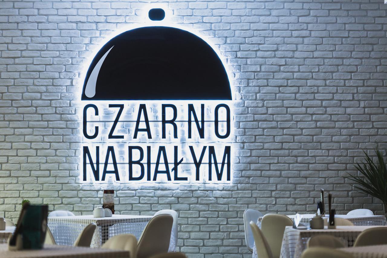 Czarno Na Bialym Hotel Красков Екстериор снимка