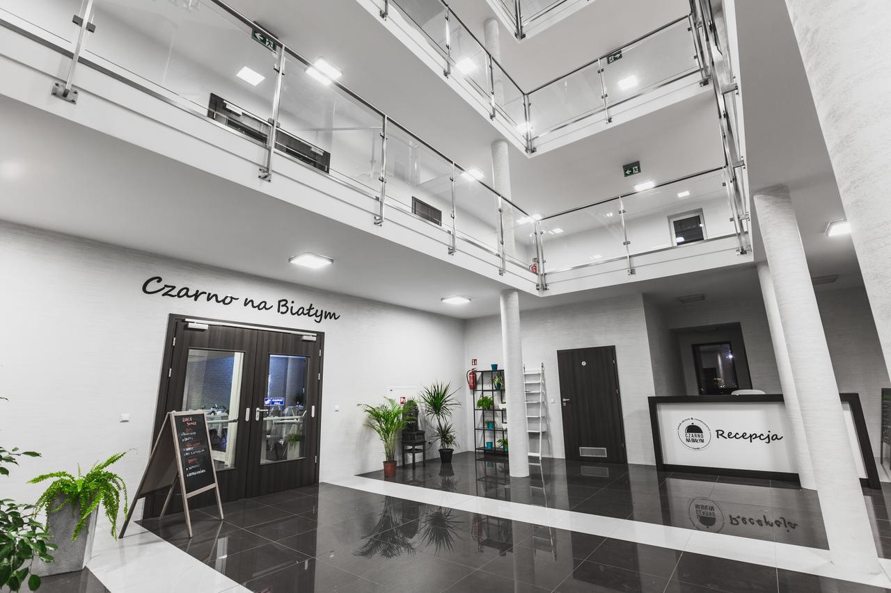 Czarno Na Bialym Hotel Красков Екстериор снимка