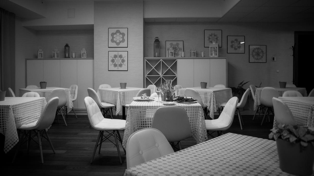 Czarno Na Bialym Hotel Красков Екстериор снимка
