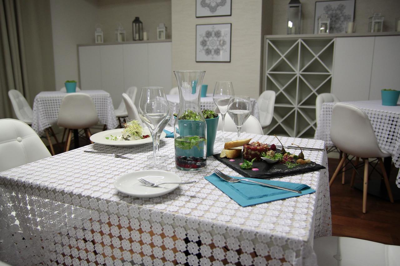 Czarno Na Bialym Hotel Красков Екстериор снимка